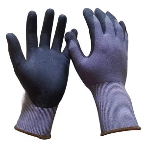 Guantes de seguridad laboral personalizables de nailon nitrilo 15G de la marca Emboson con revestimiento de palma color arena.